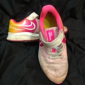 Little girls Nike runner tennis shoes